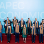 joe-biden-humilated-during-apec-photo,-relagated-to-back-corner-as-china’s-xi-jinping-takes-center-stage