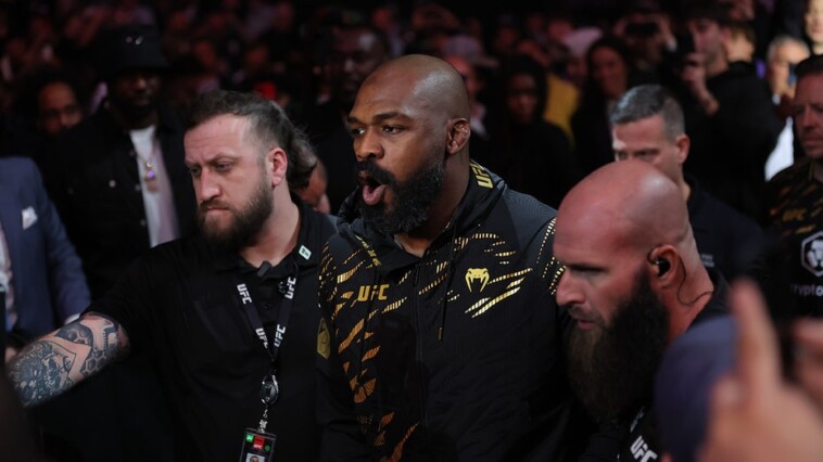 jon-‘bones’-jones-performs-donald-trump’s-famous-dance,-gives-title-belt-to-president-elect-after-tko-victory