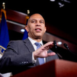 hakeem-jeffries-defends-pelosi-over-claims-she-undercut-his-leadership