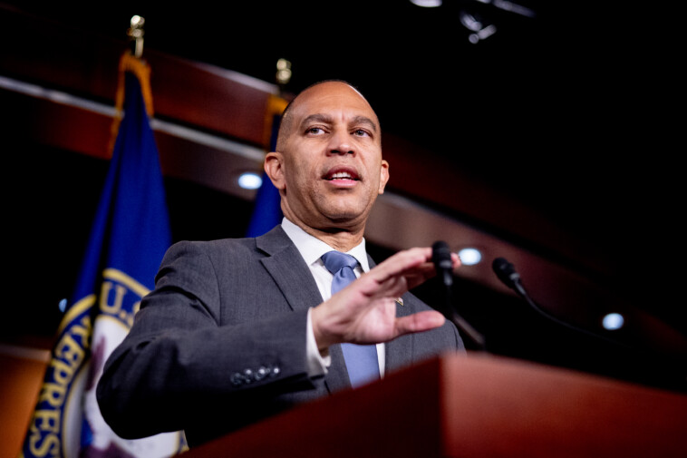 hakeem-jeffries-defends-pelosi-over-claims-she-undercut-his-leadership