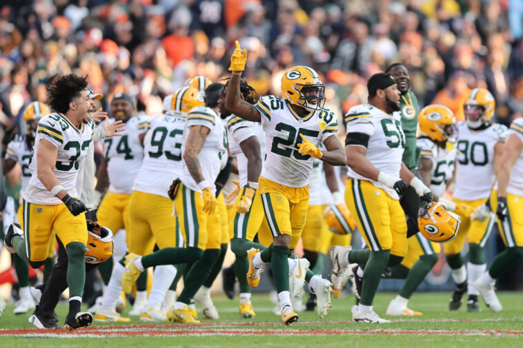 packers-block-fg-as-time-runs-out,-hang-on-to-beat-bears-for-11th-straight-time