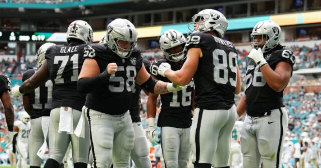 watch:-las-vegas-raiders’-brock-bowers-performs-donald-trump-dance-to-celebrate-touchdown