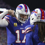 josh-allen’s-big-td-run-lifts-the-bills,-hands-chiefs-their-1st-loss-of-the-season