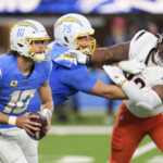 bengals-chargers:-justin-herbert-leads-winning-drive-after-la.-blew-a-21-point-lead-to-beat-cincinnati-34-27