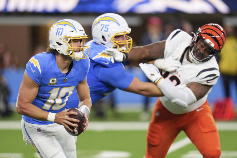 bengals-chargers:-justin-herbert-leads-winning-drive-after-la.-blew-a-21-point-lead-to-beat-cincinnati-34-27