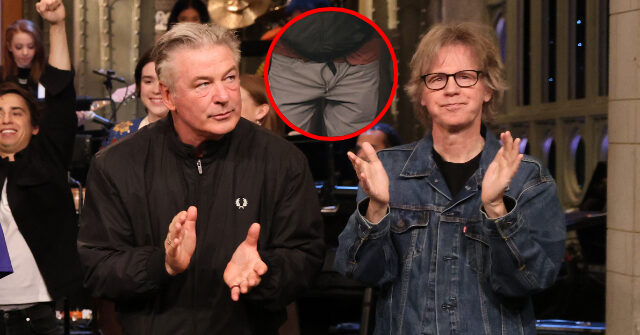 alec-baldwin-torched-over-unzipped-fly-during-‘saturday-night-live’:-‘nobody-wants-to-see-your-geriatric-balls’