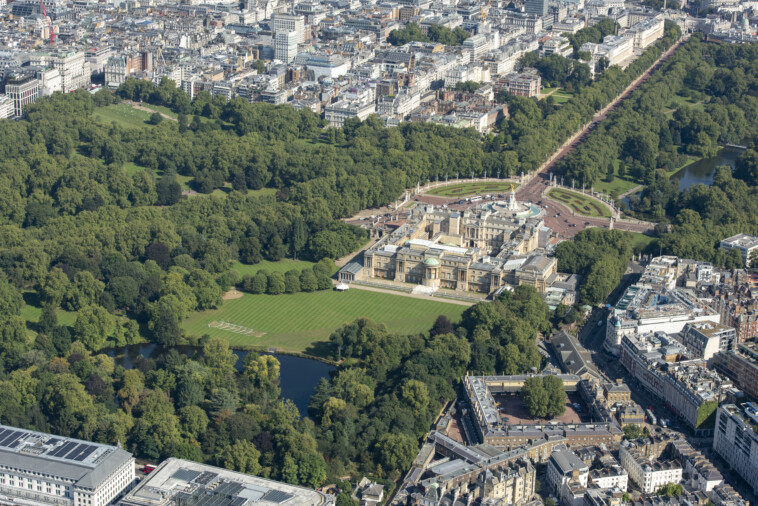 buckingham-palace-protection-officer-fired-after-lying-about-losing-bullet-on-royal-grounds