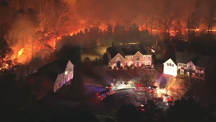 raging-new-jersey-wildfire-threatens-to-engulf-20-homes-as-crews-battle-40-acre-blaze