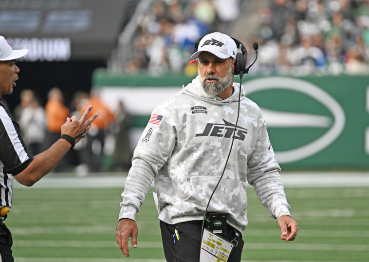 jets’-jeff-ulbrich-leaves-door-open-to-giving-up-defense-playcalling-duties-as-unit-struggles