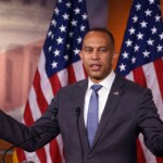 hakeem-jeffries-reelected-as-democrat-leader-despite-being-swept-by-gop-in-house-and-senate