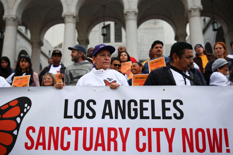 la-unanimously-passes-sanctuary-city-ordinance-to-protect-migrants-ahead-of-trump’s-planned-deportations