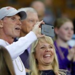 oklahoma-coach-brent-venables-keeping-‘great-faith’-amid-wife-julie’s-latest-cancer-diagnosis