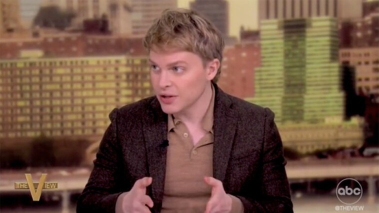 ronan-farrow-claims-to-‘the-view’-that-trump-admin-could-use-spyware-on-journalists,-citizens