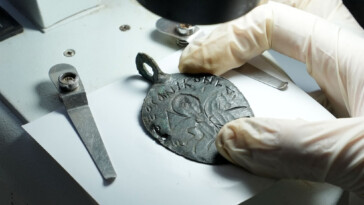 newly-discovered-ancient-amulet-references-banned-tale-of-king-solomon-fighting-demons