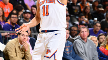 jalen-brunson-leads-offensive-clinic-as-knicks-dismantle-suns-for-fourth-straight-win