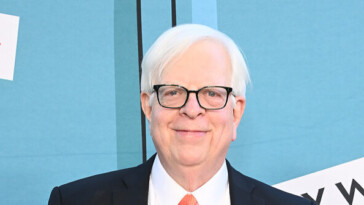 ‘people’-magazine-smears-dennis-prager-as-‘far-right’-after-prageru-founder-suffers-injury