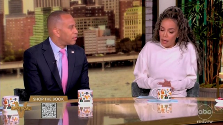 democratic-leader-jeffries-rebuffs-‘view’-co-host’s-suggestion-‘racism,’-‘misogyny,’-cost-harris-election