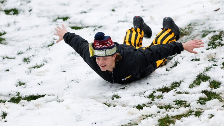 appalachian-state-fans-pelt-james-madison-players-with-snowballs-before-game