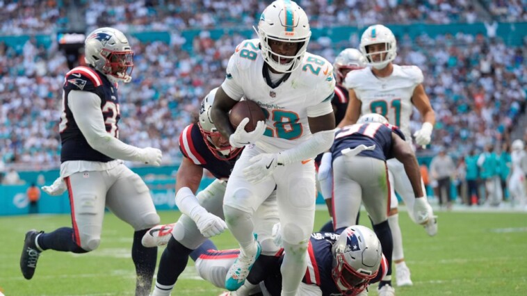 dolphins’-tua-tagovailoa-finds-de’von-achane-for-two-tds-in-first-half