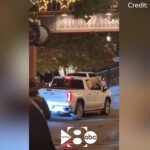 horse-rides-in-backseat-of-pickup-truck-in-texas-city,-shocking-onlookers:-video