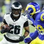 eagles-rams:-saquon-barkley-erupts-with-255-rushing-yards-as-philly-beats-la.-37-20-for-its-7th-straight-victory