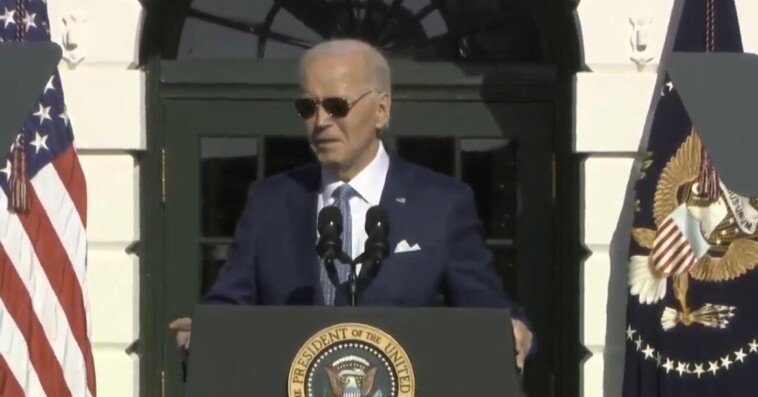 biden-struggles-to-read-from-his-teleprompter-at-annual-turkey-pardon,-insults-midwesterners-(video)