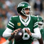 jets-not-planning-to-shut-down-aaron-rodgers-yet-despite-injuries,-will-start-vs.-seahawks