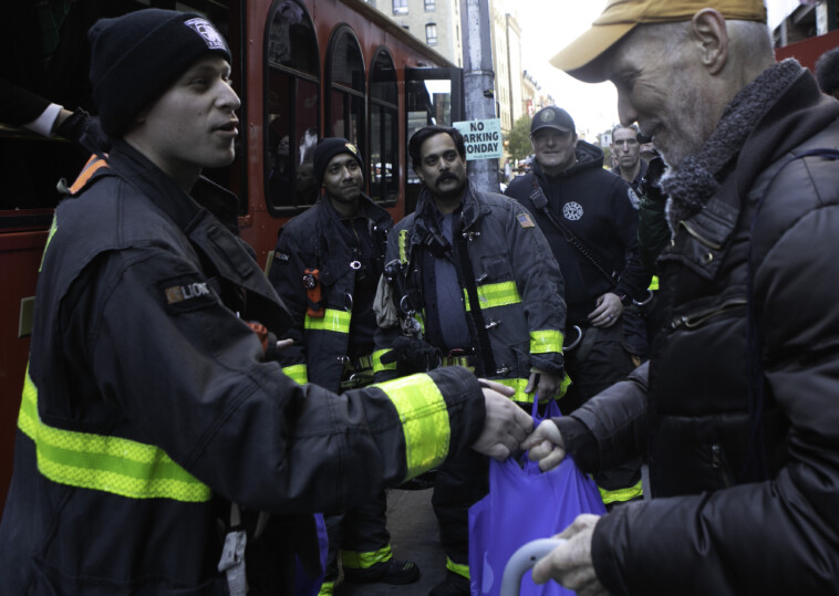 nyc-first-responders-hand-out-10k-free-holiday-turkeys-for-seniors,-needy:-‘chance-to-give-back’