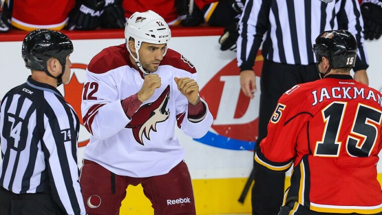 ex-nhl-player-paul-bissonnette-assaulted-by-6-men-at-arizona-restaurant:-‘it-escalated-extremely-quickly’