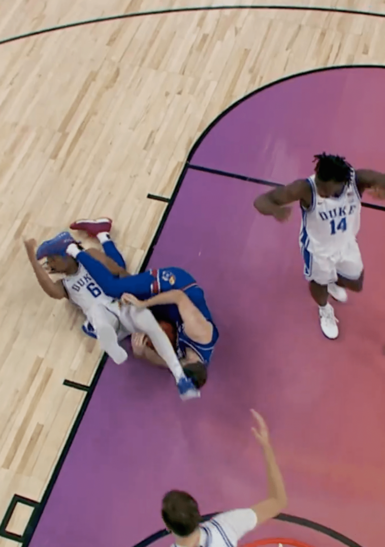 kansas’-hunter-dickinson-ejected-after-kicking-duke-player-during-rebound-battle