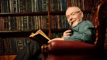 even-better-film-adaptation-of-lord-of-the-rings-will-just-be-an-old-british-guy-reading-the-books-out-loud-for-56-hours