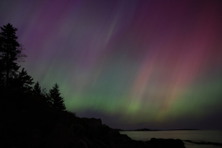 how-to-see-the-dazzling-northern-lights-in-nyc-on-thanksgiving-and-black-friday