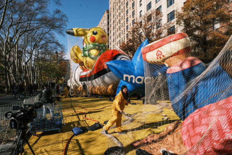 hundreds-pumped-to-watch-macy’s-thanksgiving-day-parade-balloons-get-inflated-in-nyc:-‘mind-blowing-doesn’t-really-describe-it’