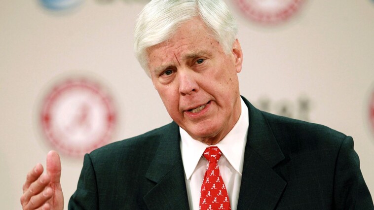 ex-alabama-ad,-vols-coach-battle-dies-at-82