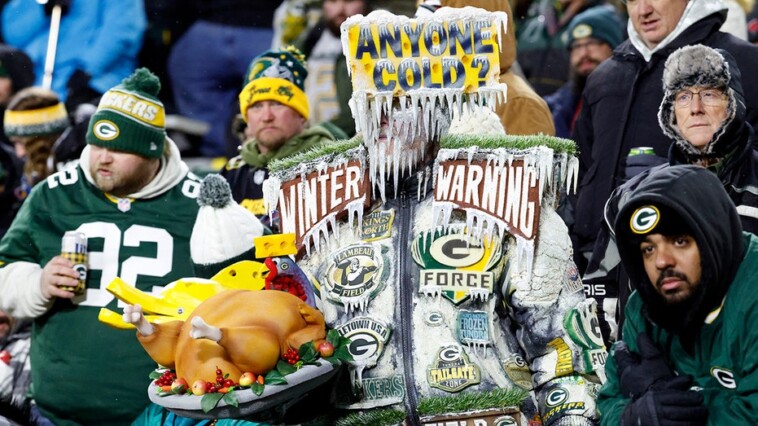 video-of-bundled-up-dolphins-players-warming-up-at-lambeau-field-goes-viral-after-thanksgiving-day-loss