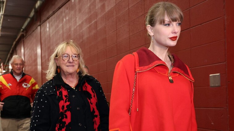 taylor-swift-arrives-with-donna-kelce-to-stadium-for-chiefs’-black-friday-matchup-despite-‘busy’-schedule