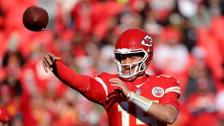 live-updates:-chiefs-look-to-avoid-upset-vs.-rival-raiders