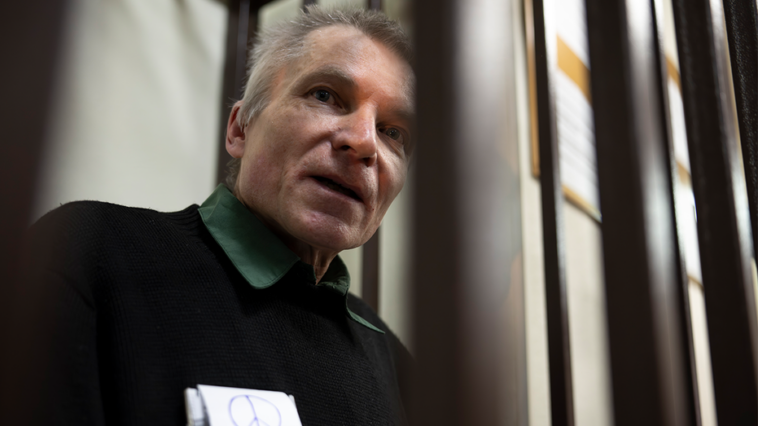 imprisoned-kremlin-critic-convicted-again,-receives-3-year-sentence-for-opposing-war-in-ukraine