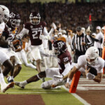 arch-manning-runs-for-touchdown-to-give-texas-early-lead-in-clash-with-rival-texas-a&m