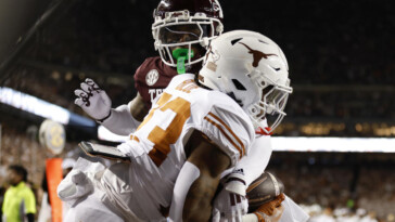 no-3-texas-holds-off-no-20-texas-a&m-to-clinch-spot-in-sec-title-game-against-no.-7-georgia