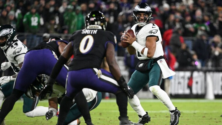 jalen-hurts-throws-for-a-td,-runs-for-one-to-put-eagles-ahead-of-ravens