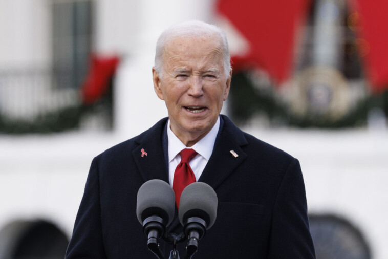 biden-salutes-‘true-hero’-fauci-at-white-house