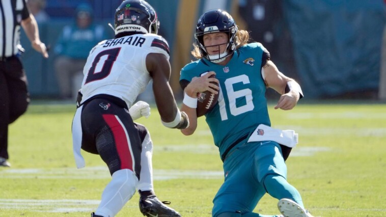 what-we-know-about-lawrence’s-injury:-will-the-jaguars-shut-him-down-for-the-season?