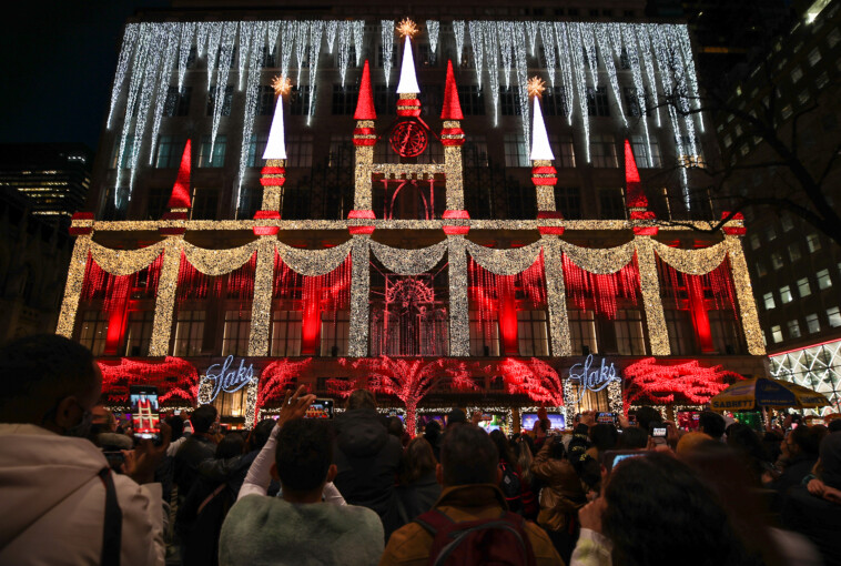 nyers-mourn-saks’-axed-light-show,-but-tourists-still-light-up-over-luxury-displays:-‘had-to-see-it’