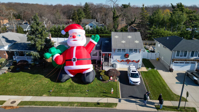 long-island-couple-wants-to-‘make-christmas-great-again’-—-with-this-giant-42-foot,-$3k-inflatable-lawn-santa