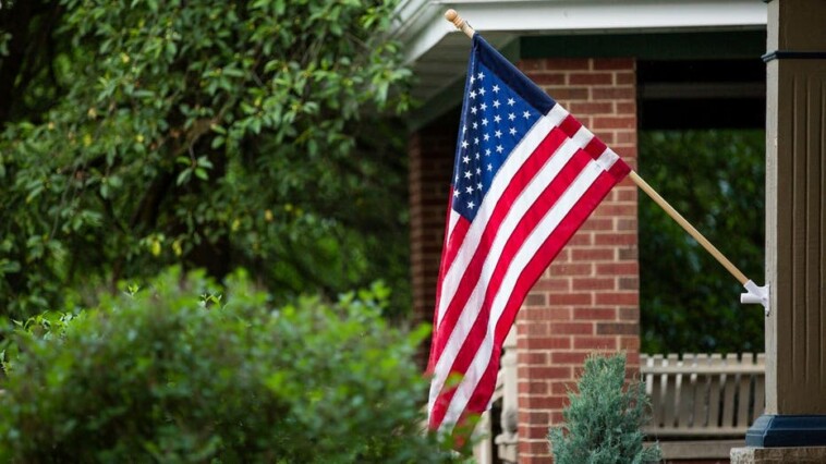 new-jersey-lawyer-ejected-from-town-council-meeting-for-waving-american-flag-to-protest-‘disgusting’-new-ban