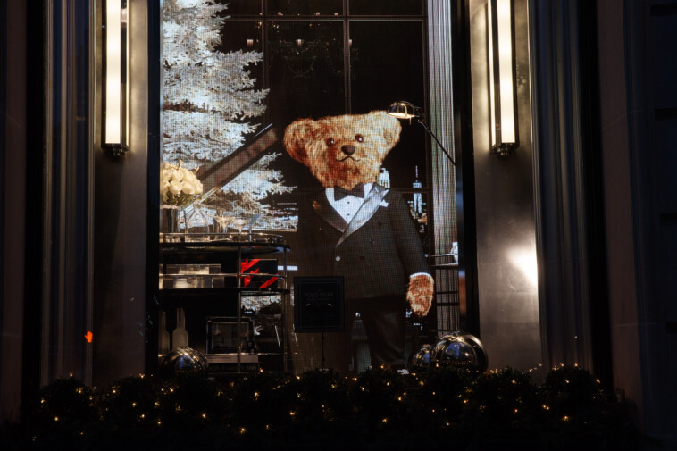 this-is-nyc’s-best-holiday-window-for-christmas-2024