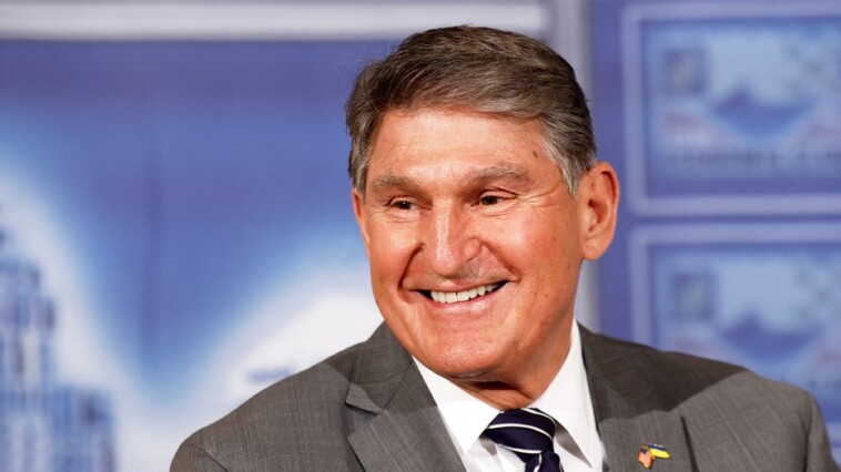 manchin-delivers-emotional-final-floor-speech-as-west-virginia-senator:-‘honor-of-my-life’