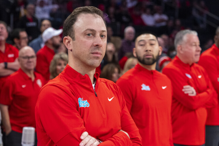 new-mexico-basketball-player-punched-walk-on-over-plane-seating-assignment