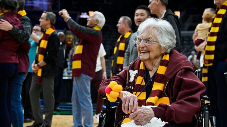 loyola-chicago-men’s-basketball-team-finds-creative-way-to-apologize-to-sister-jean-after-viral-snub-video